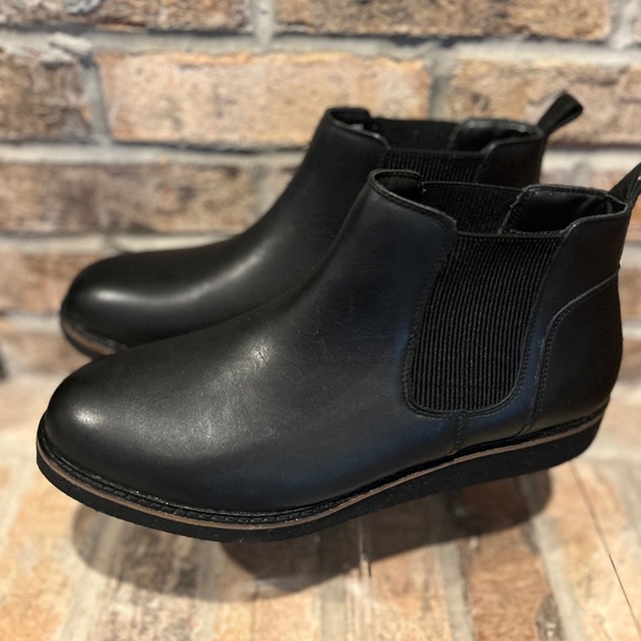 Softwalk Wildwood Black Leather Chelsea Boot - Picture 2 of 7